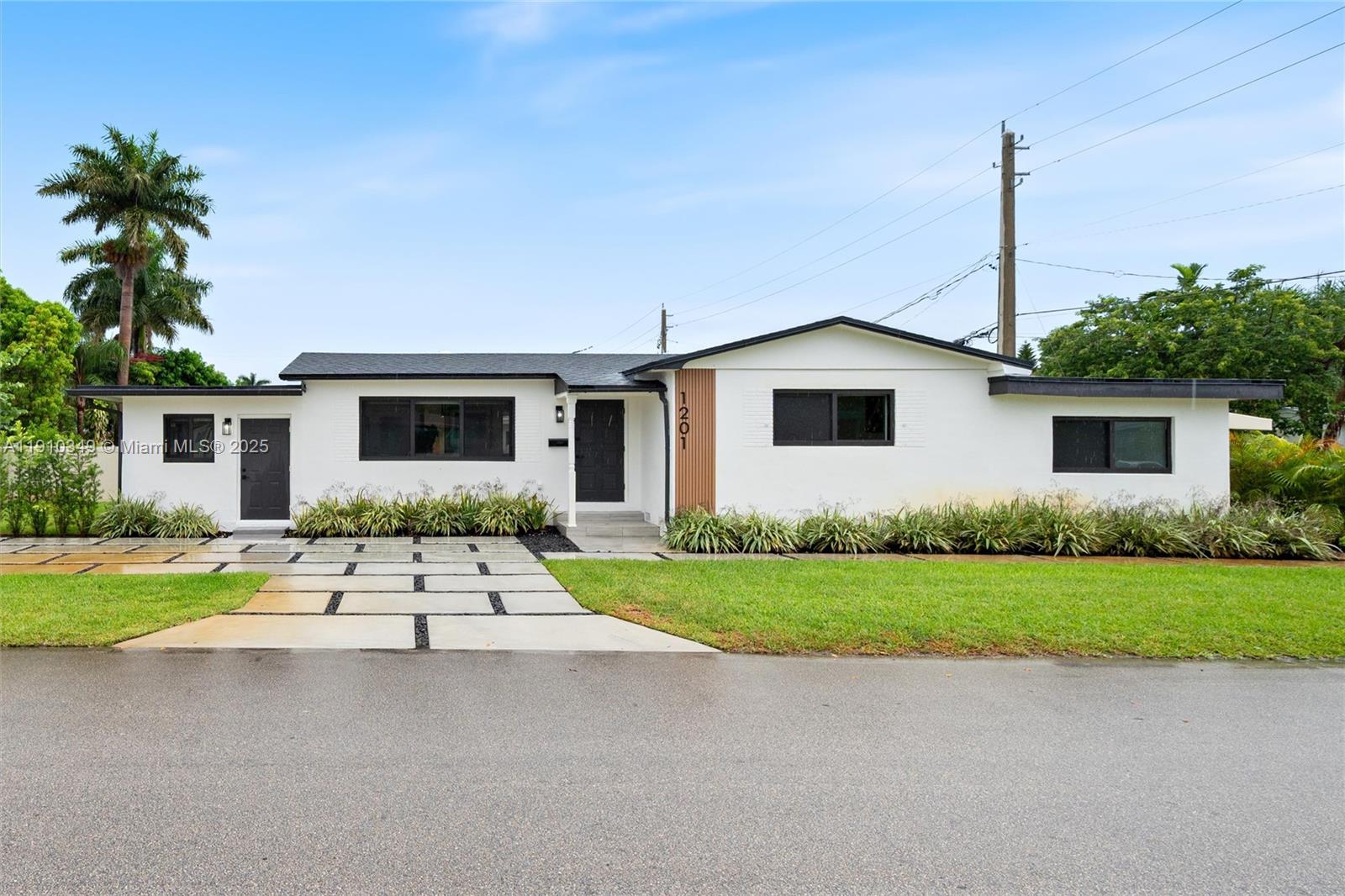 HOLLYWOOD PLACE - Residential Income