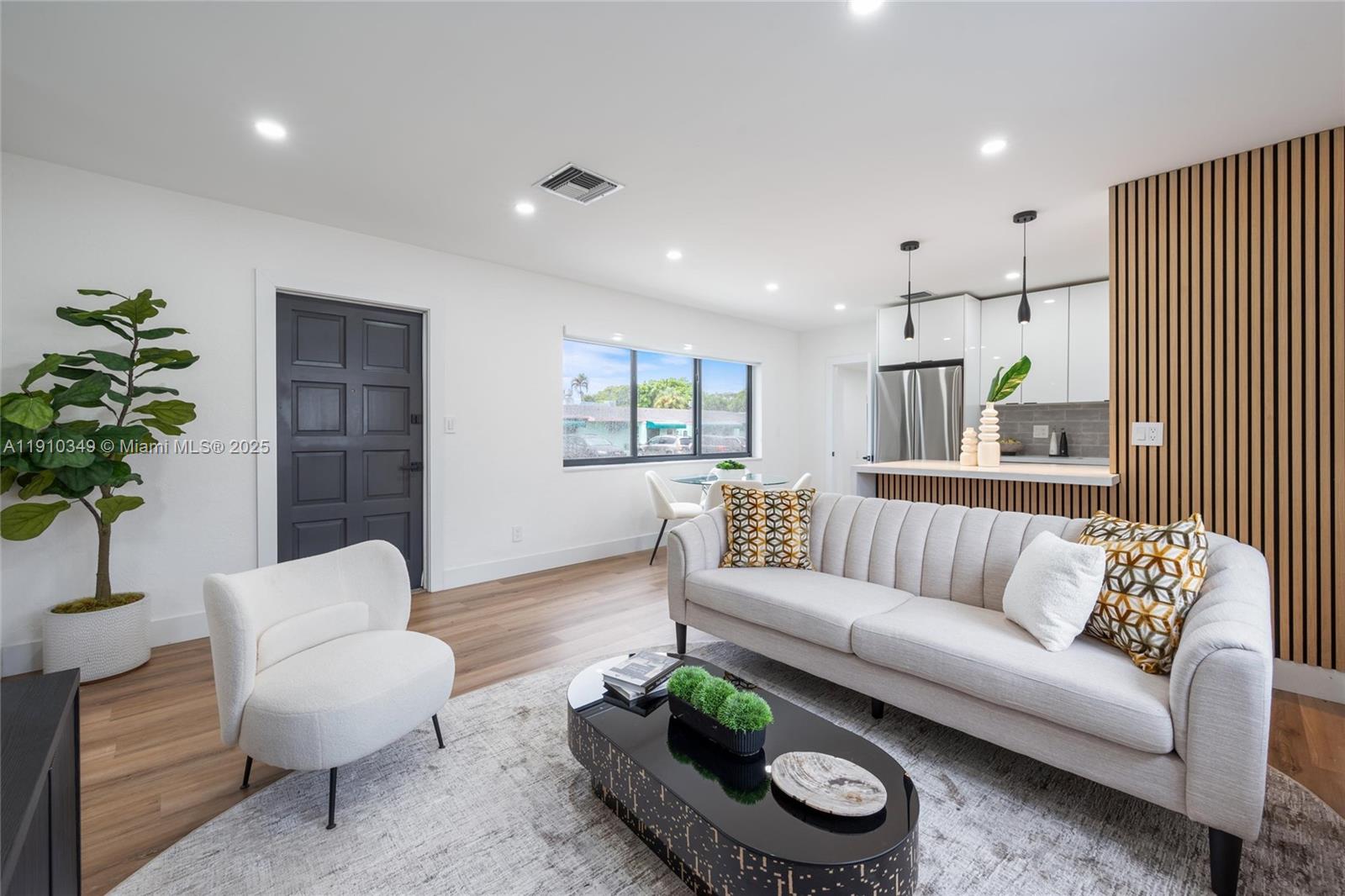 HOLLYWOOD PLACE - Residential Income