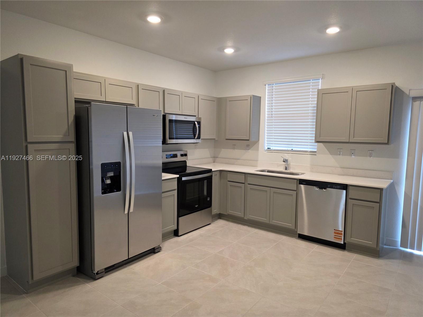 MIAMI LAND AND DEVELOPMEN - Residential Lease