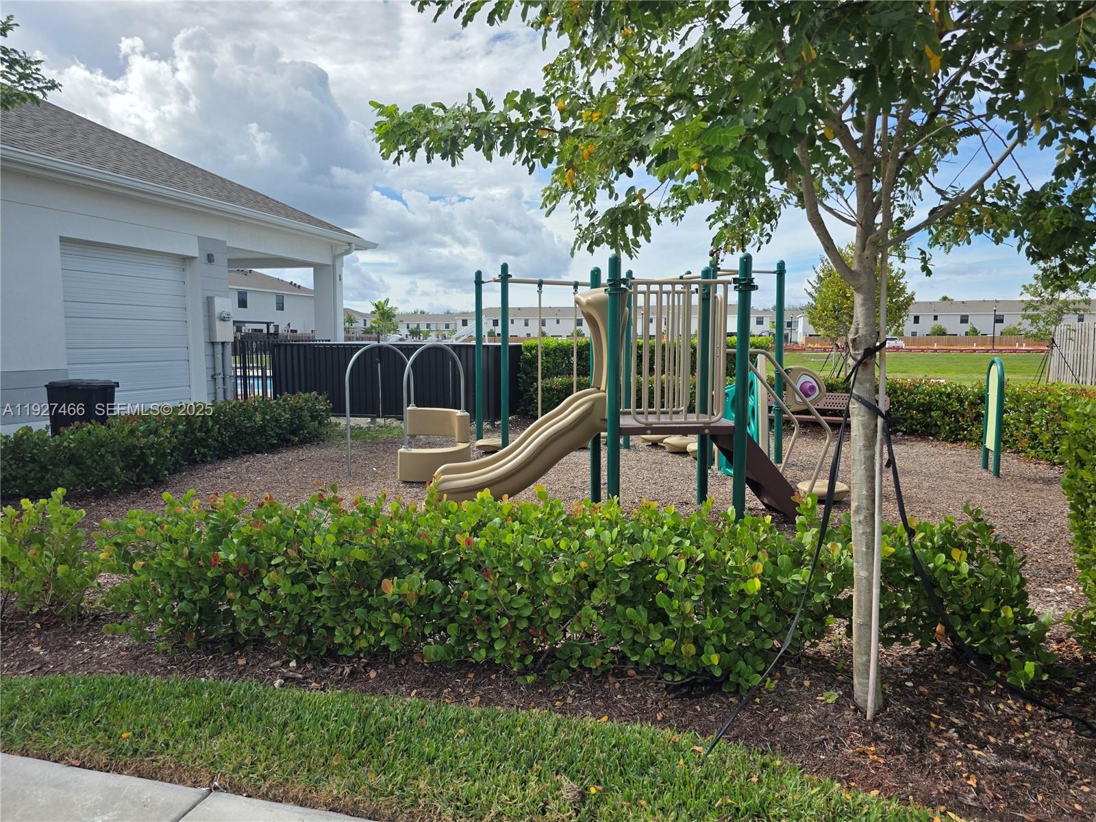 MIAMI LAND AND DEVELOPMEN - Residential Lease