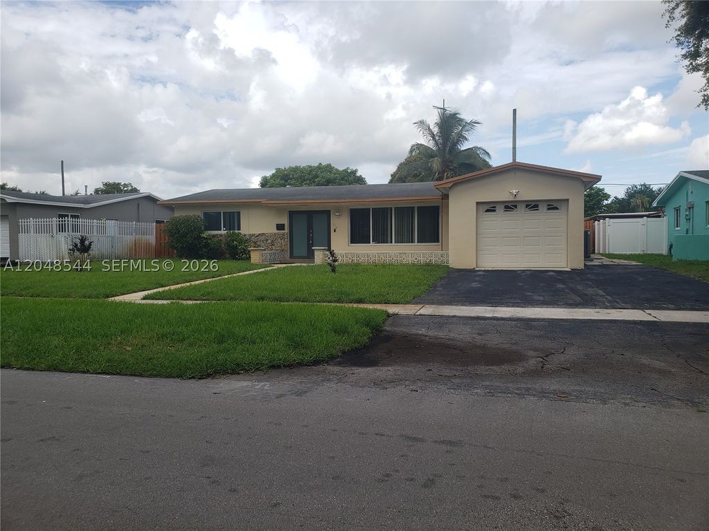 Photo of 510 SW 70th Ave, Pembroke Pines, FL 33023 (MLS # A12048544)