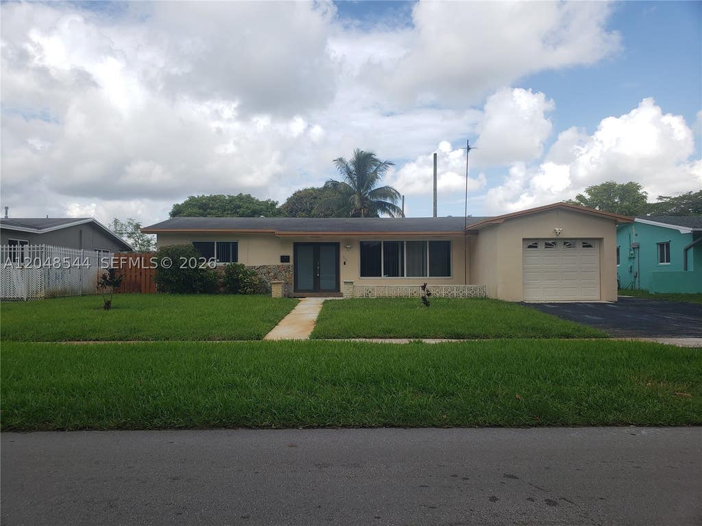 Photo of 510 SW 70th Ave, Pembroke Pines, FL 33023 (MLS # A12048544)