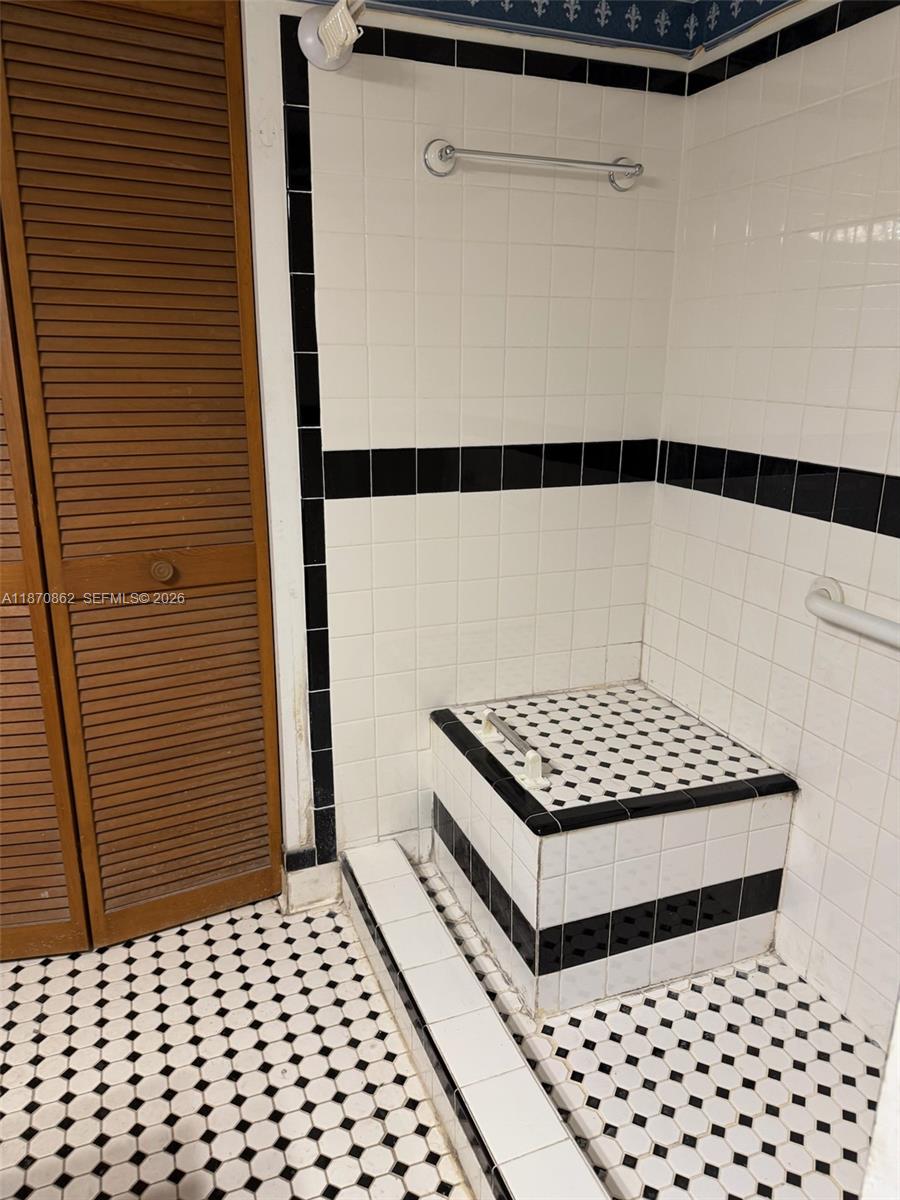 ROLLING HILLS UNIT 1 - Residential