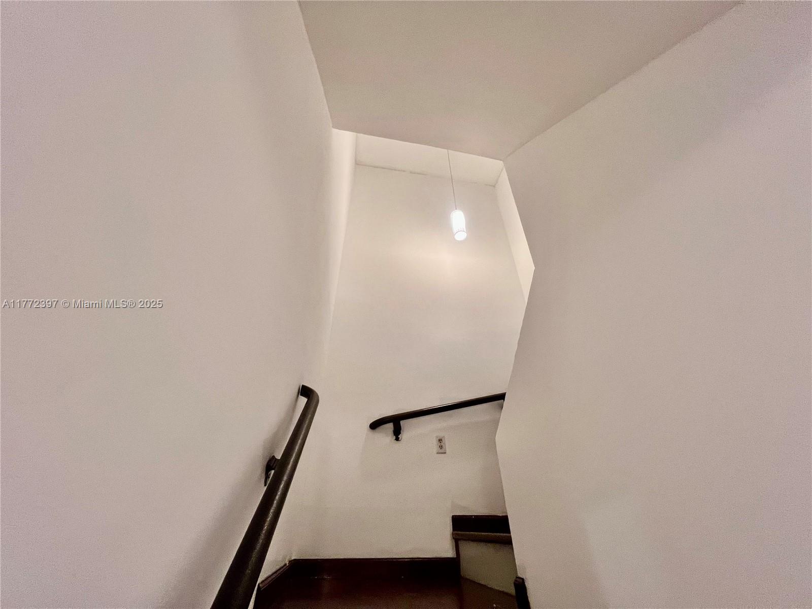 HOLLYWOOD GARDENS CONDOMI - Residential