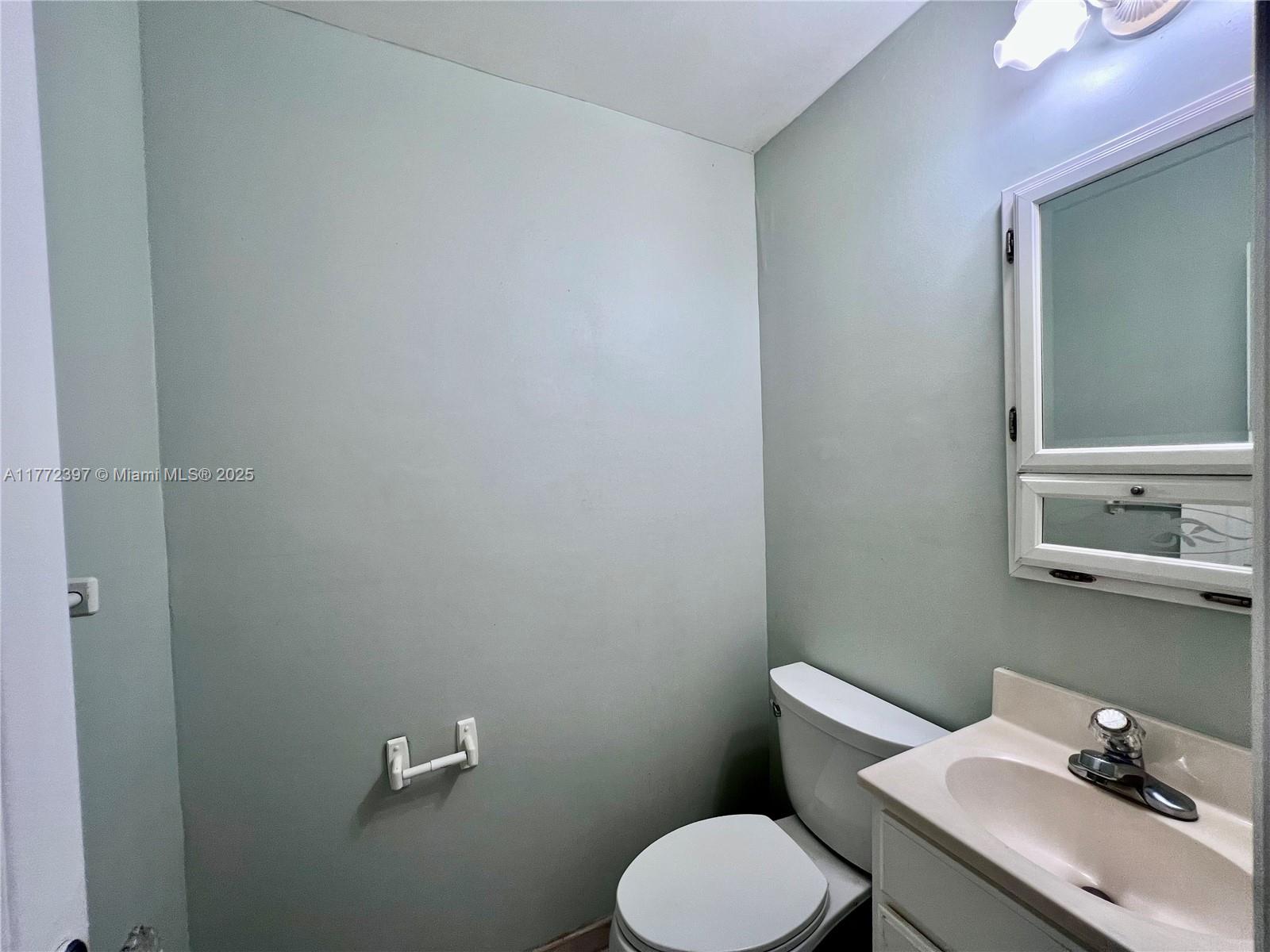 HOLLYWOOD GARDENS CONDOMI - Residential