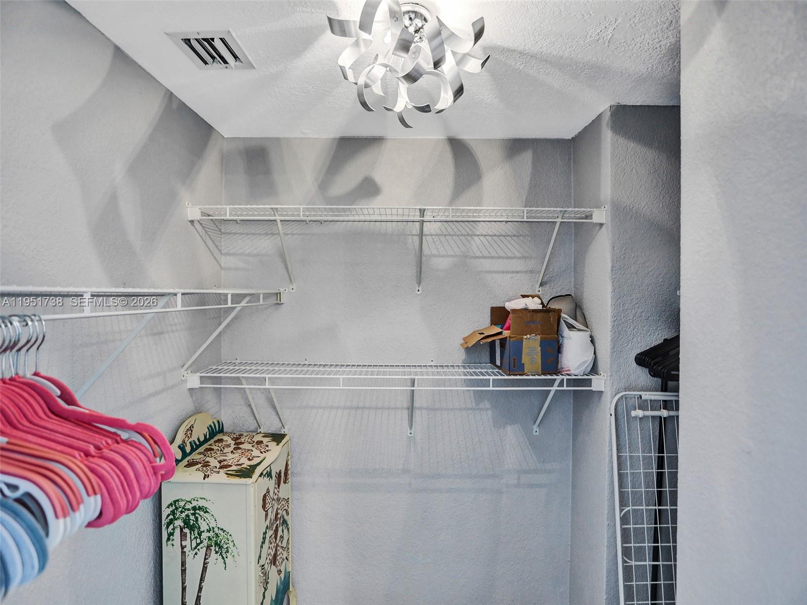 WAVE CONDO - Residential