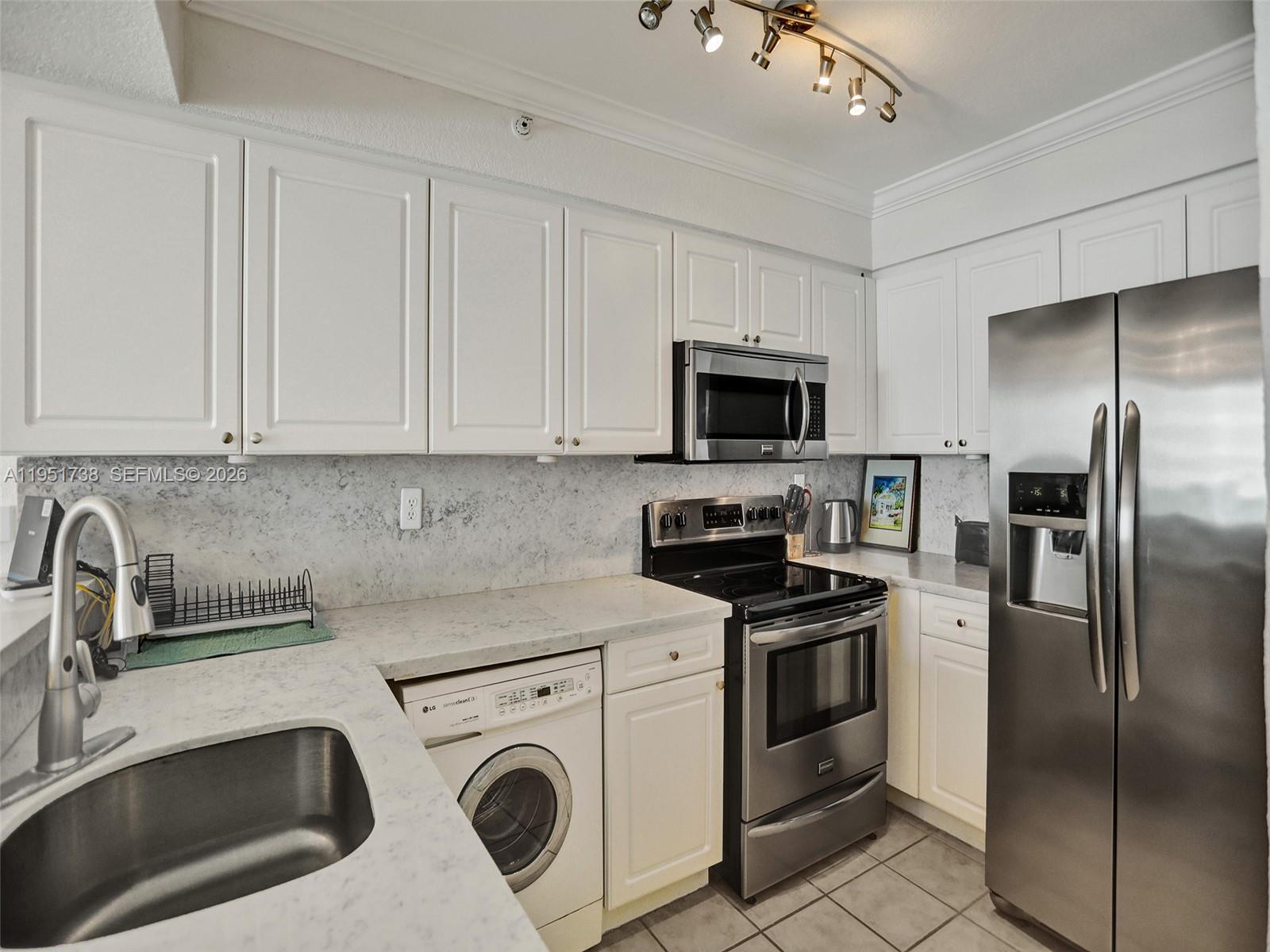 WAVE CONDO - Residential