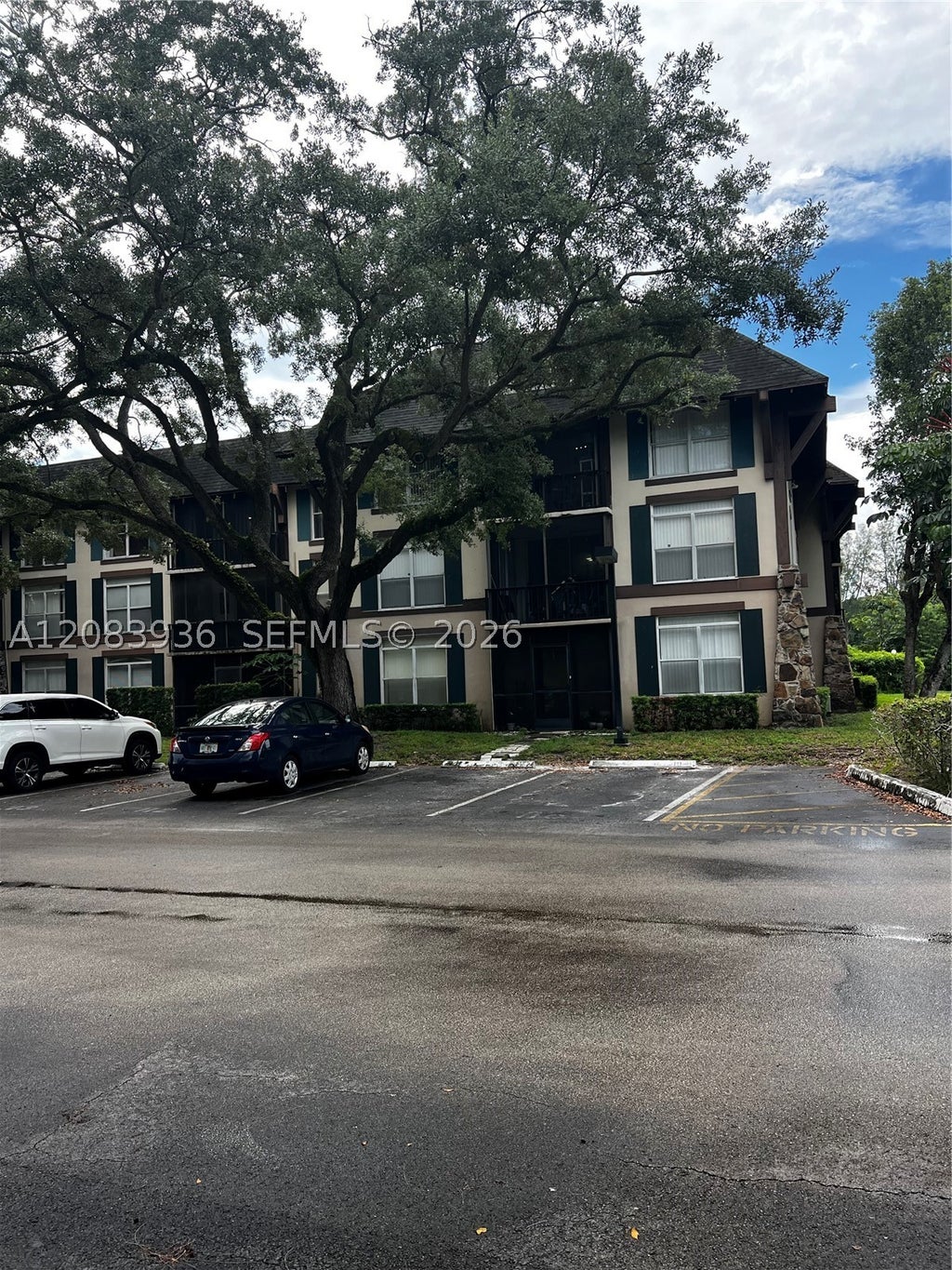 Photo of 3720 Inverrary Dr #1W, Lauderhill, FL 33319 (MLS # A12083936)