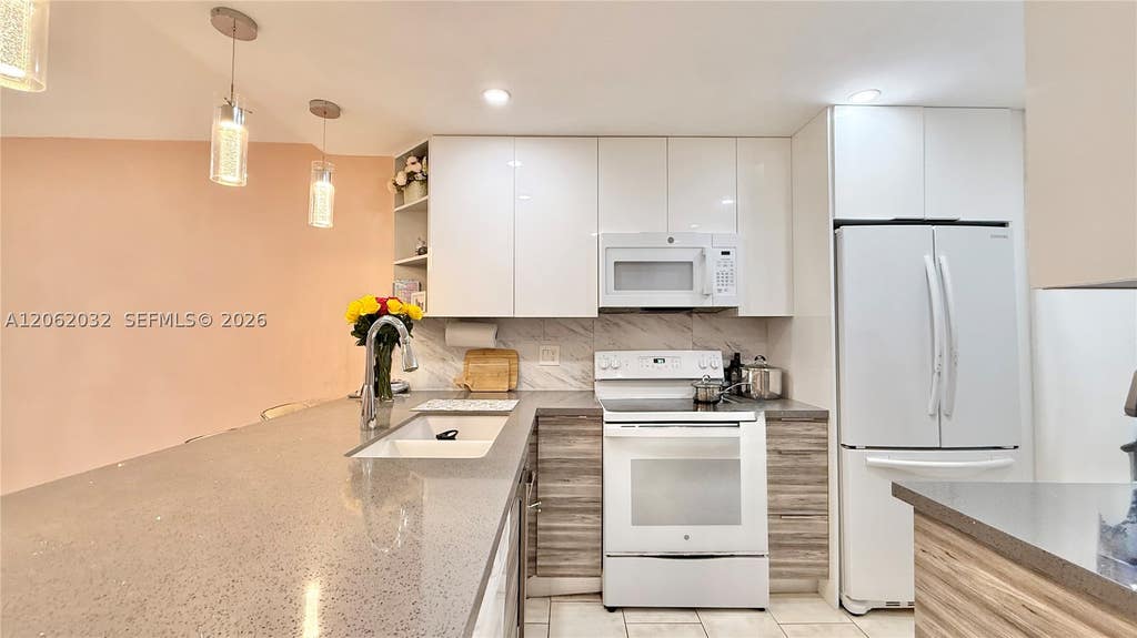 Photo of 1830 Dixieanna St #603, Hollywood, FL 33020 (MLS # A12062032)