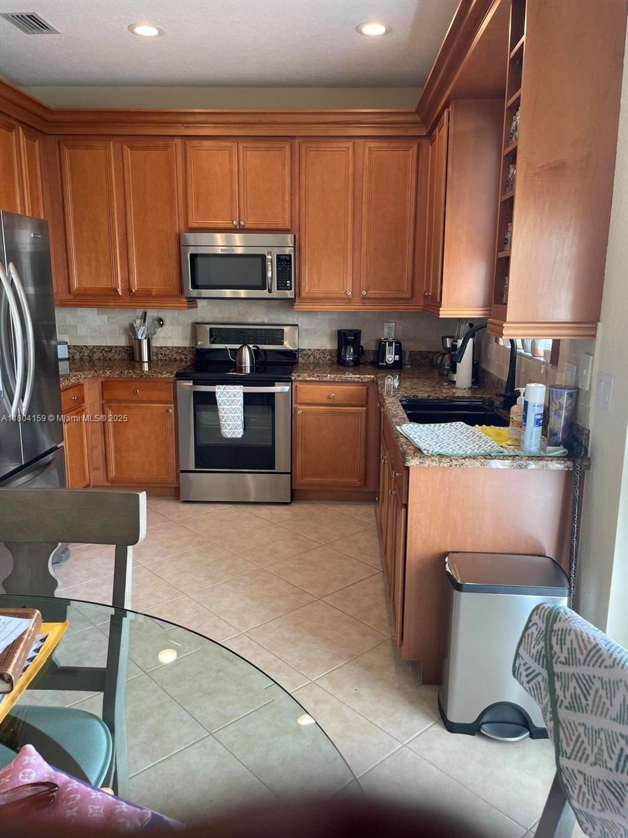 FAIRFIELD GARDENS - Residential Lease