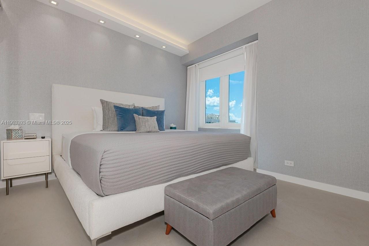 RONEY PALACE CONDO - Residential Lease