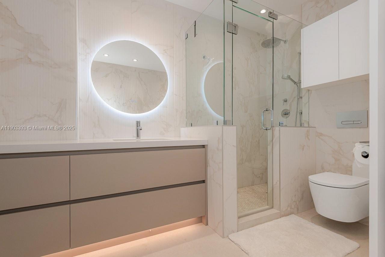 RONEY PALACE CONDO - Residential Lease