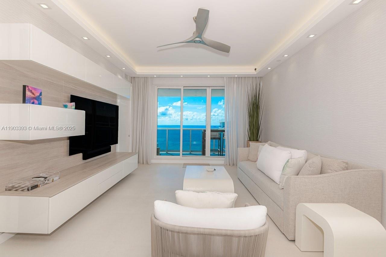 2301 Collins Ave PH20