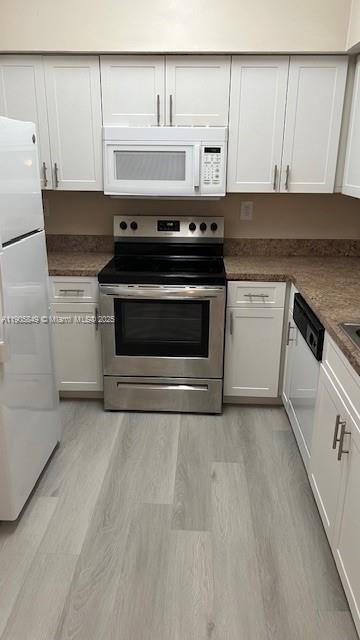 Awesome & spacious 1 bed-1 Bath. Kitchen with granite counter tops, 2 assigned parking space and visitors.
community with amenities such as gym, court, BBQ area, and playground. FUL SIZE LAUNDRY IN UNIT, walk-in
closets, spacious balcony.
