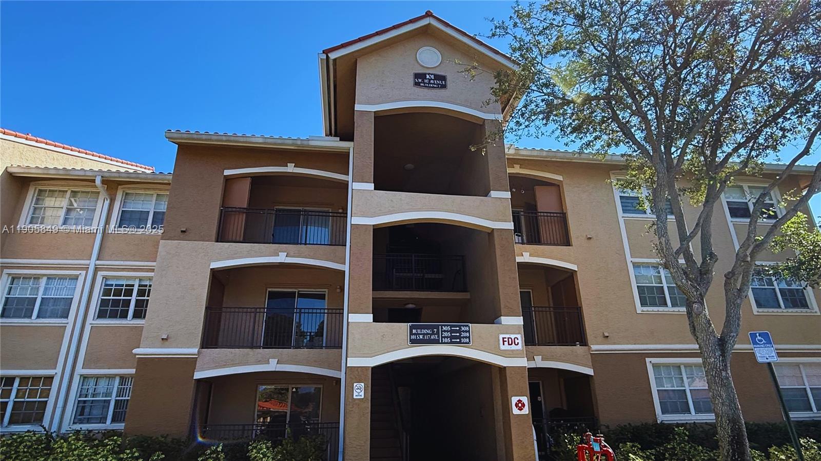 MARQUESA CONDO - Residential