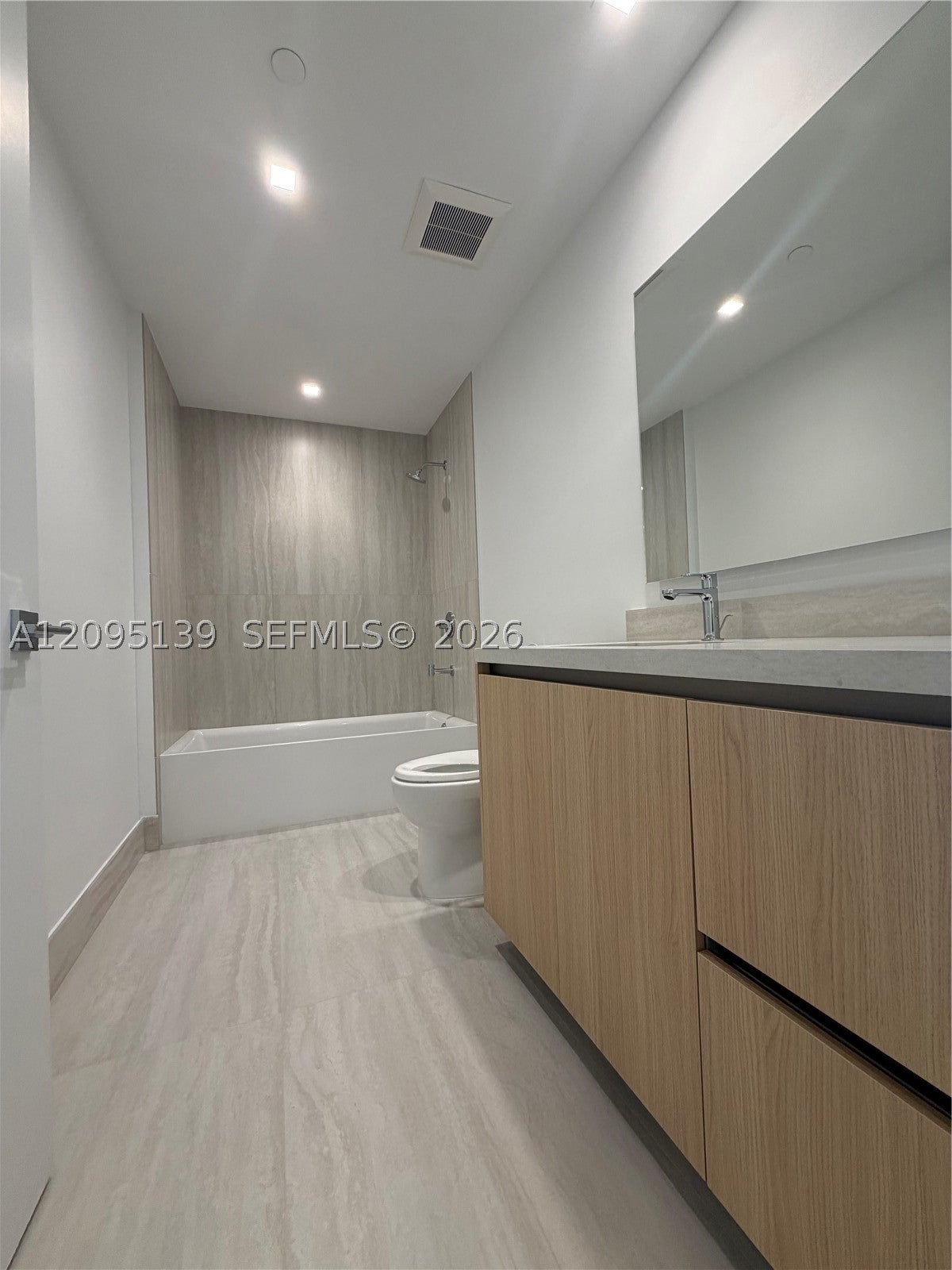 2411 Laguna Cir 2409