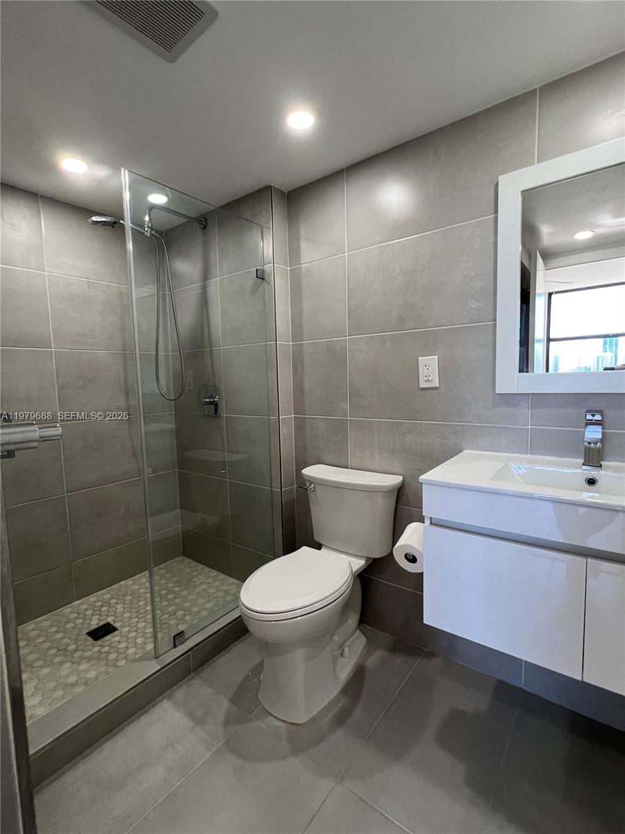 CORONADO CONDO- TOWER II - Residential Lease