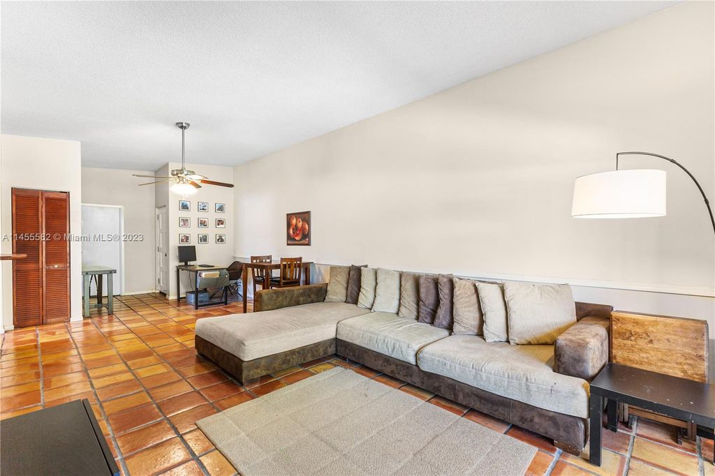 Photo of 301 N Pine Island Rd #265, Plantation, FL 33324 (MLS # A11455582)