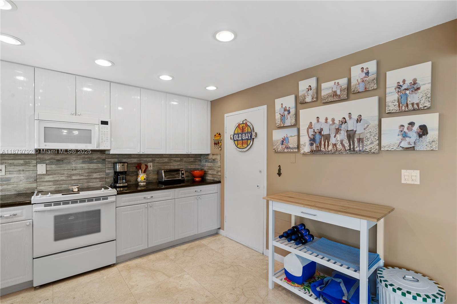 RIVIERA CONDO - Residential Lease