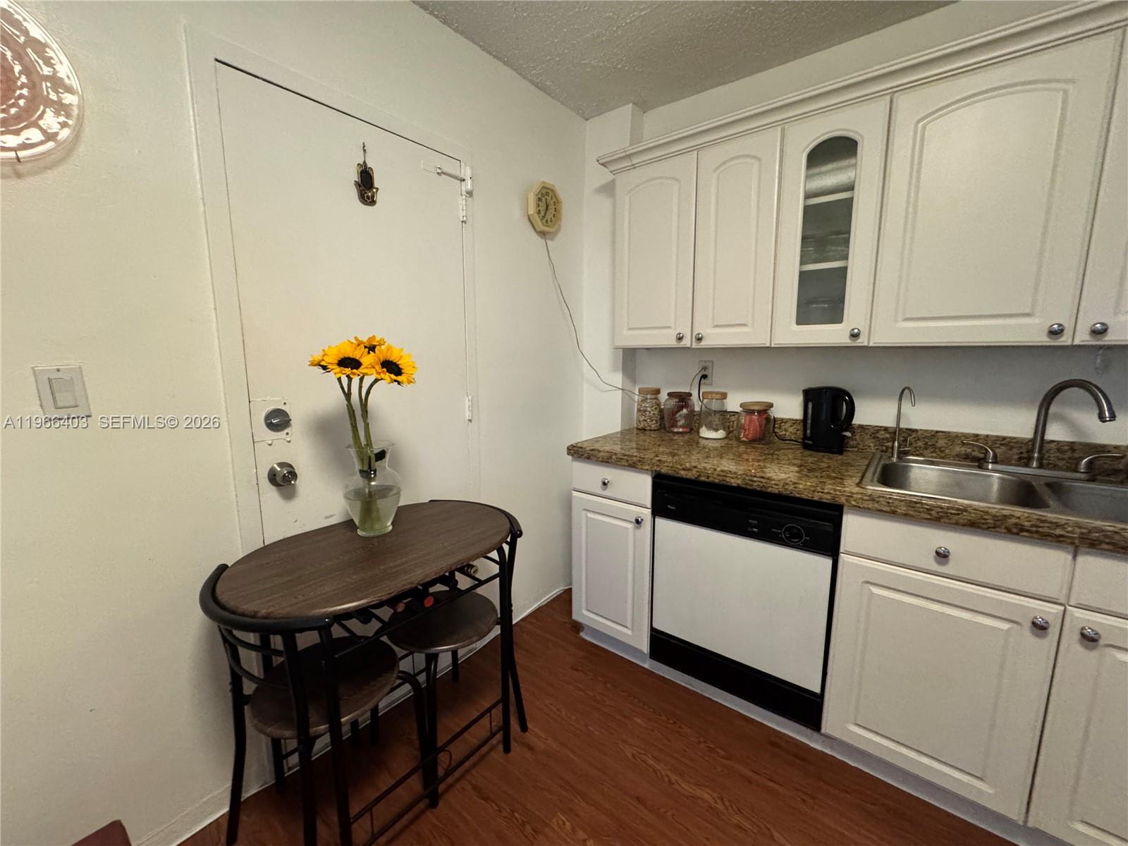 THREE HORIZONS NORTH COND - Residential