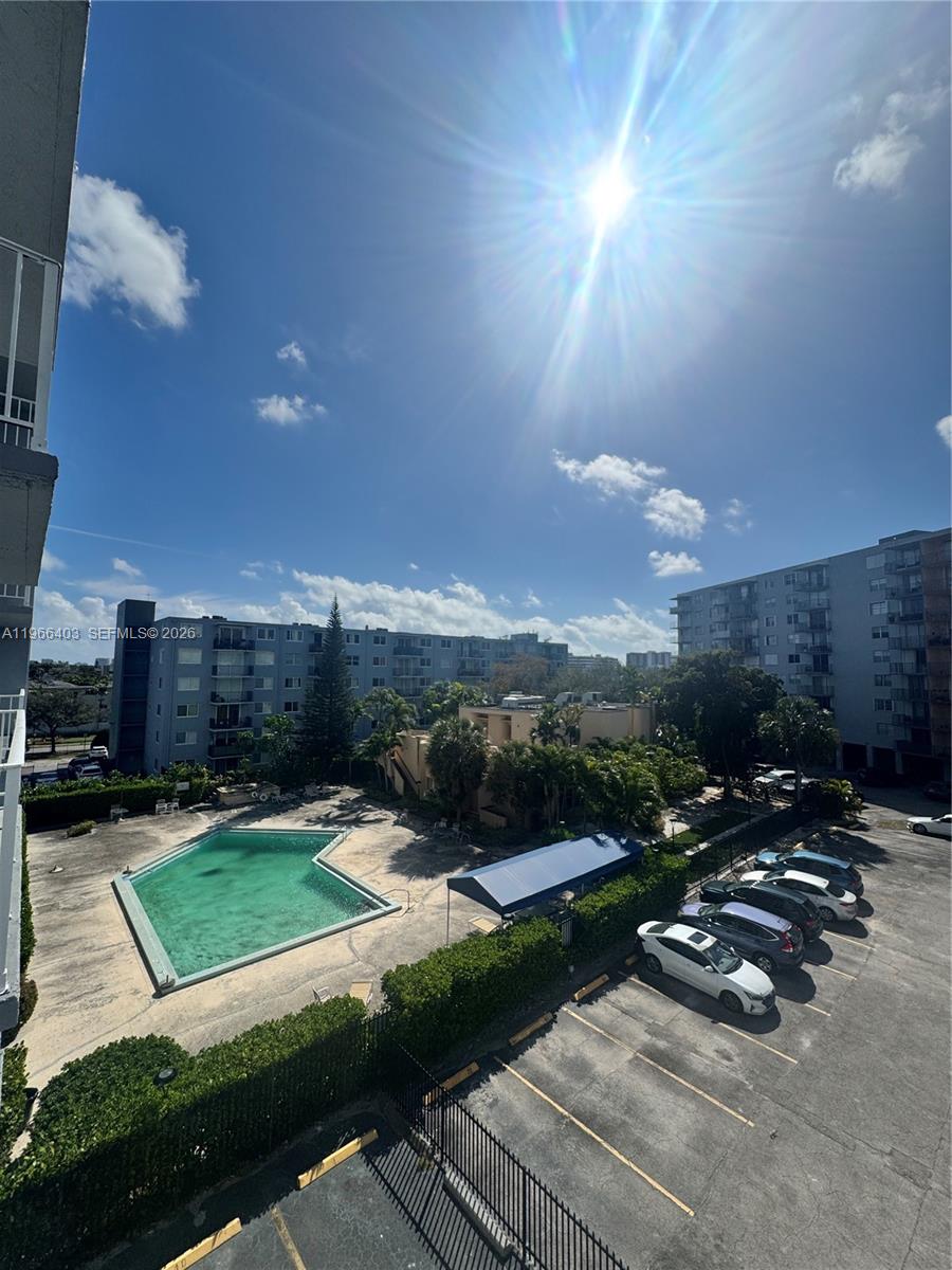 THREE HORIZONS NORTH COND - Residential