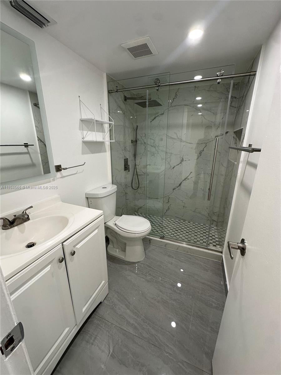 LE CLUB AT OLD CUTLER CON - Residential Lease