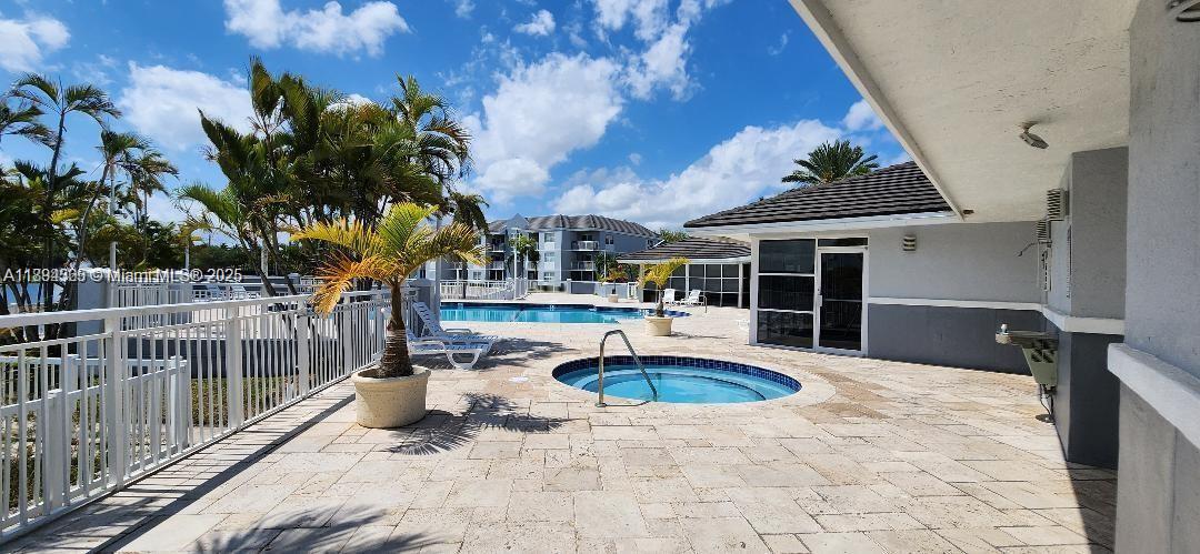 LE CLUB AT OLD CUTLER CON - Residential Lease