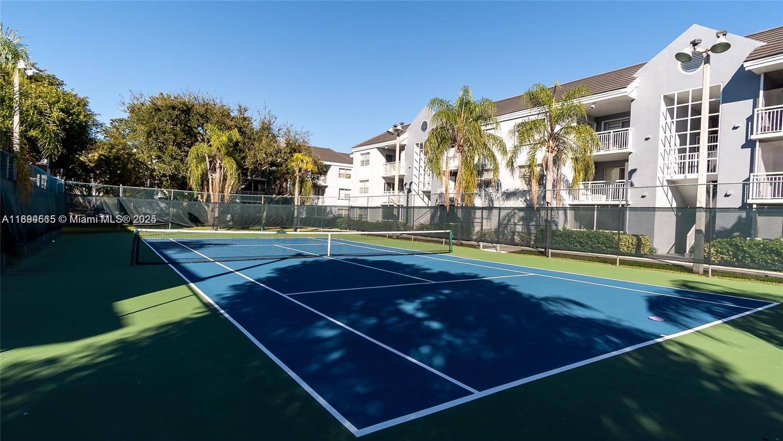 LE CLUB AT OLD CUTLER CON - Residential Lease