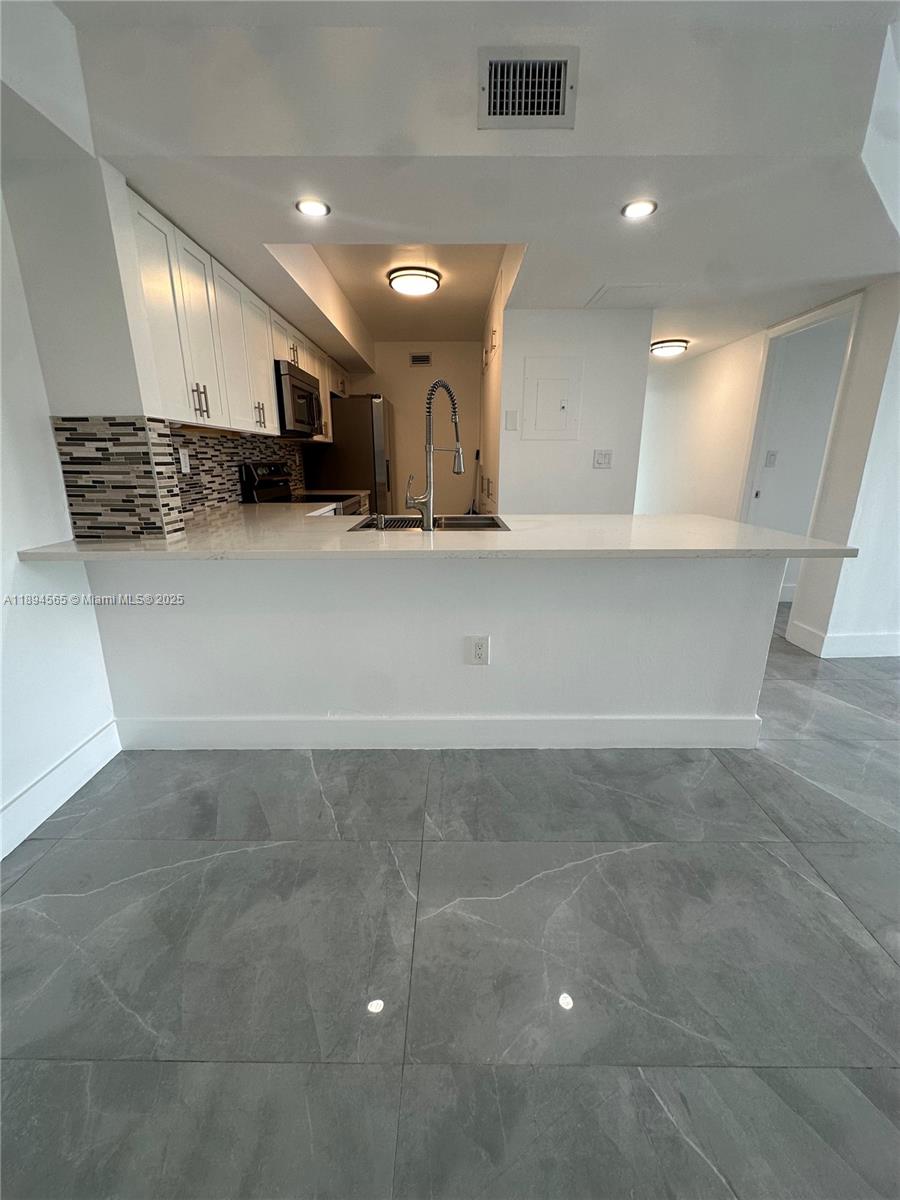 LE CLUB AT OLD CUTLER CON - Residential Lease