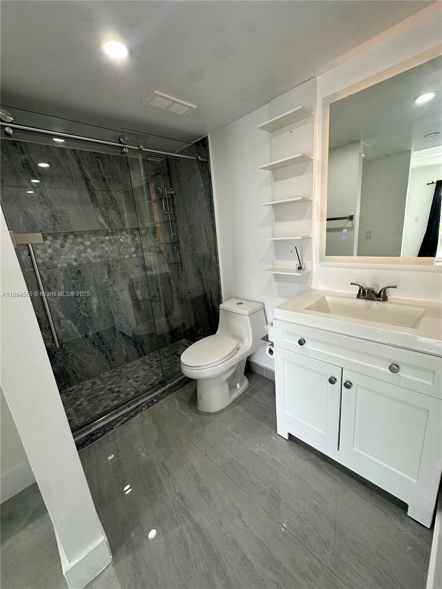 LE CLUB AT OLD CUTLER CON - Residential Lease