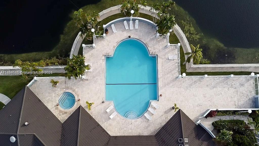 LE CLUB AT OLD CUTLER CON - Residential Lease