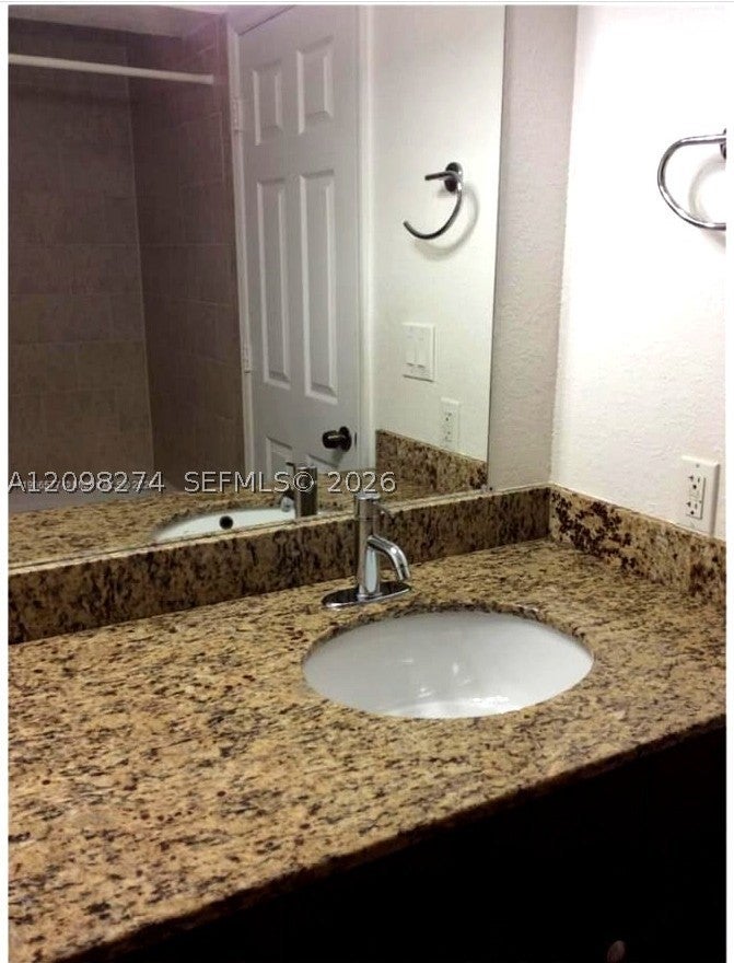 15689 SW 106th Ln 705, Miami, FL, 33196/$310,000 4 15689 SW 106th Ln 705