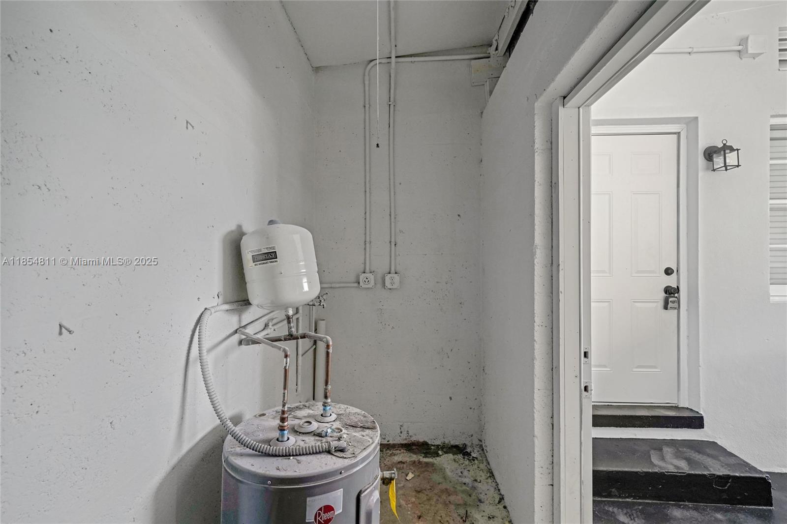 LAUDERDALE MANORS AMD PLA - Residential