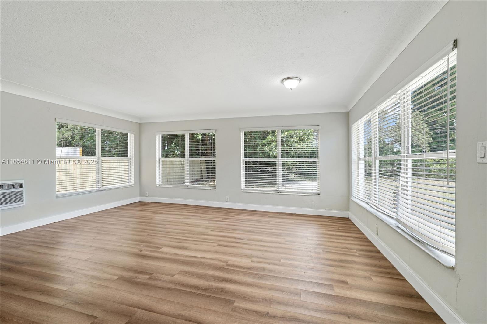 LAUDERDALE MANORS AMD PLA - Residential