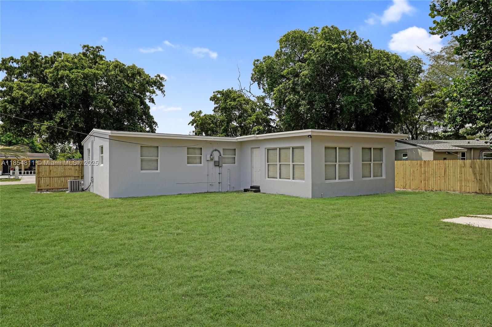 LAUDERDALE MANORS AMD PLA - Residential