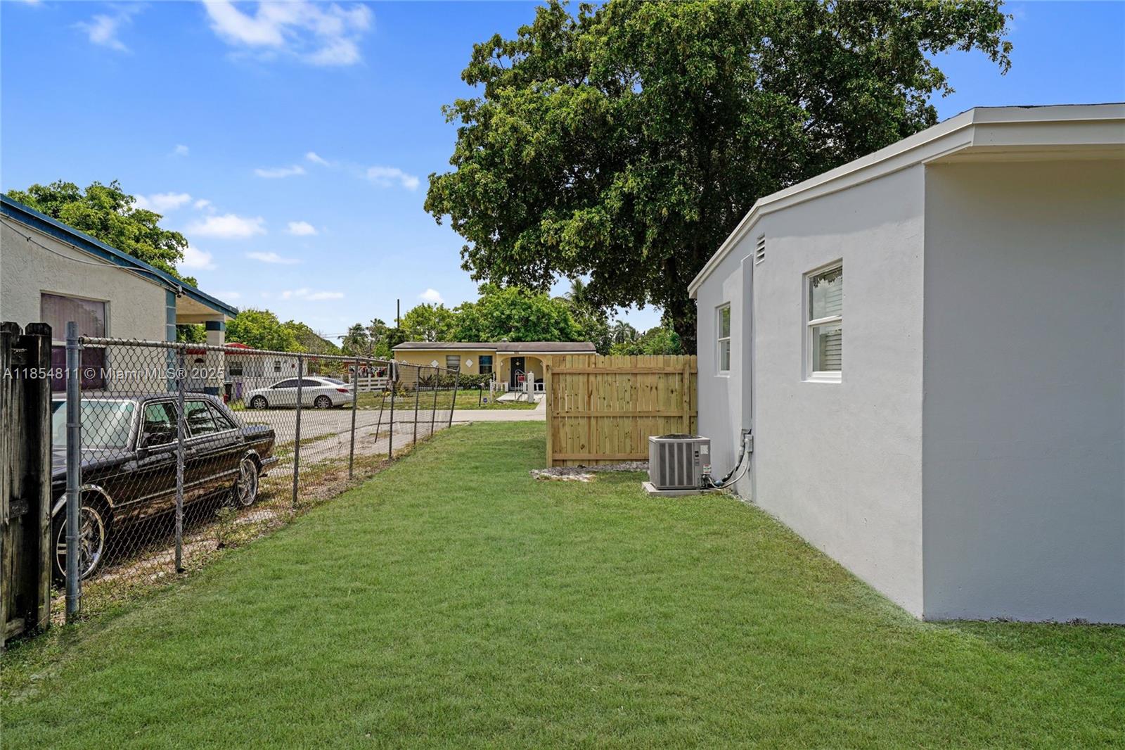 LAUDERDALE MANORS AMD PLA - Residential