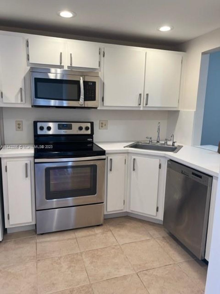 2 Beds, 2 baths, remodeled unit, Great location!! 
***55 Plus Community ***