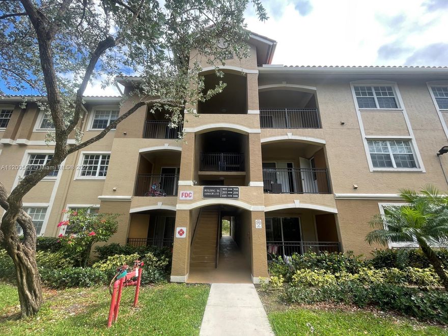 Lovely 2 bedroom 2 bathroom condo in the centrally located community of The Marquesa Condominium. This third floor unit has been updated & freshly painted. For added convenience, this unit comes with a washer and dryer. The Marquesa is a gated community with a clubhouse, pool and more. Come see today!