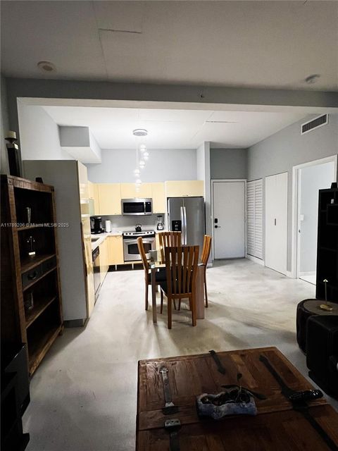 234 NE 3rd St 703 Miami FL 33132