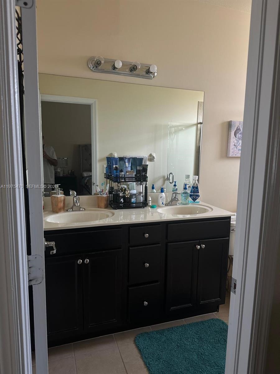 KENDALL COMMONS TOWNHOMES - Residential