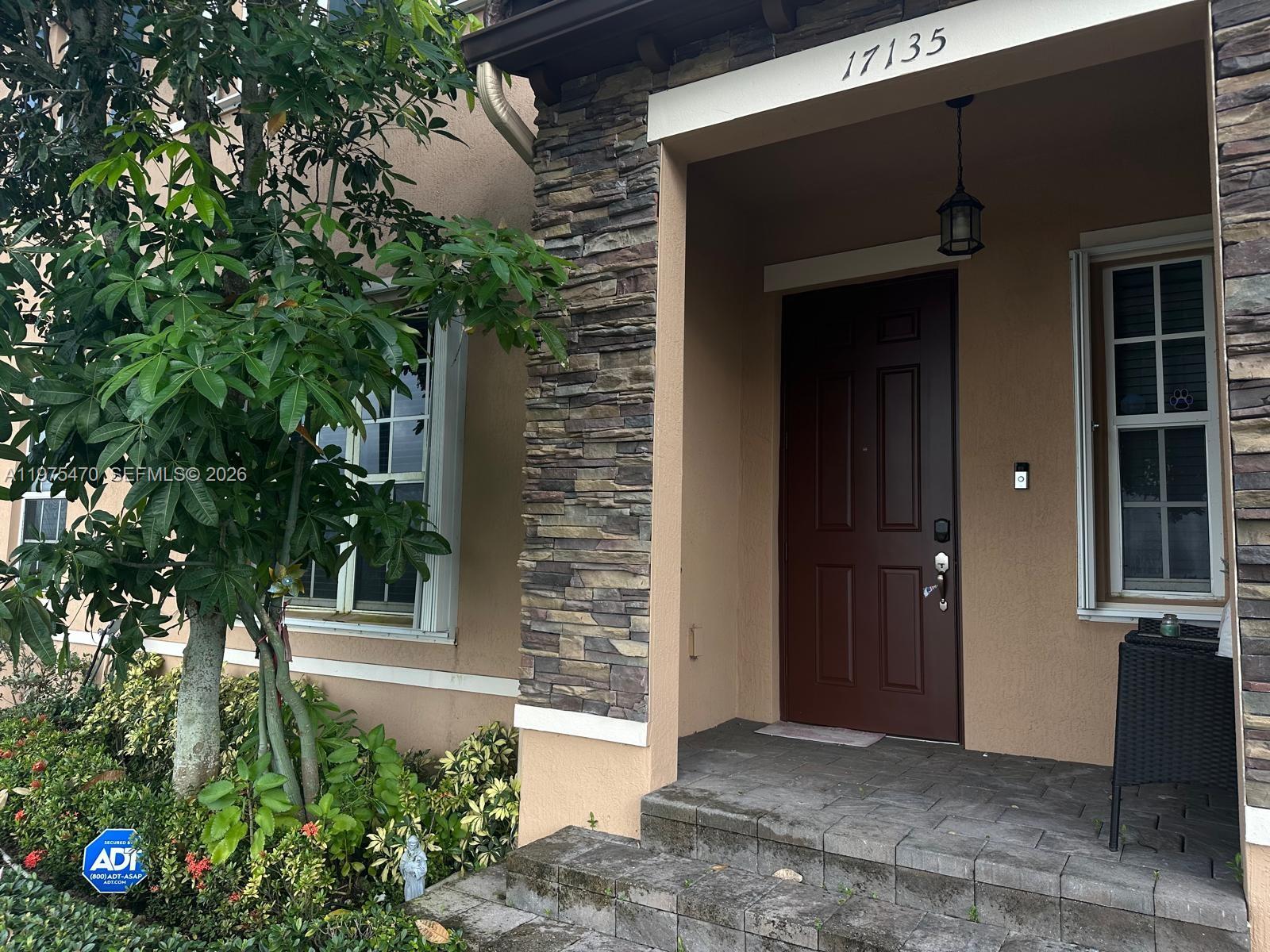 KENDALL COMMONS TOWNHOMES - Residential