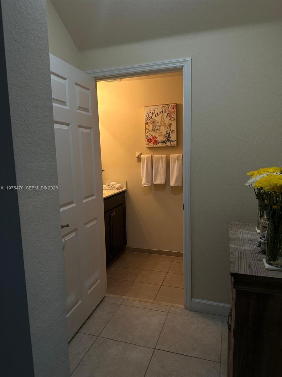 KENDALL COMMONS TOWNHOMES - Residential