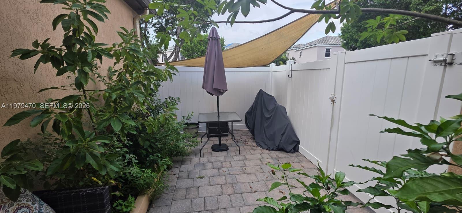 KENDALL COMMONS TOWNHOMES - Residential