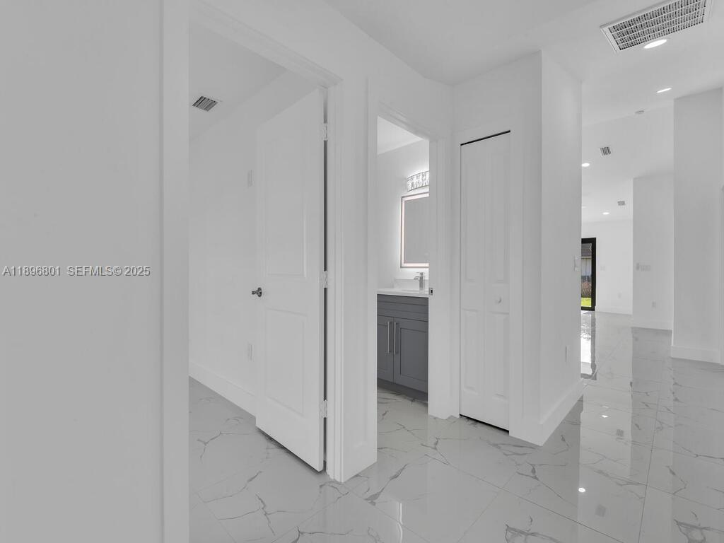 LEHIGH ESTATES - Residential Income