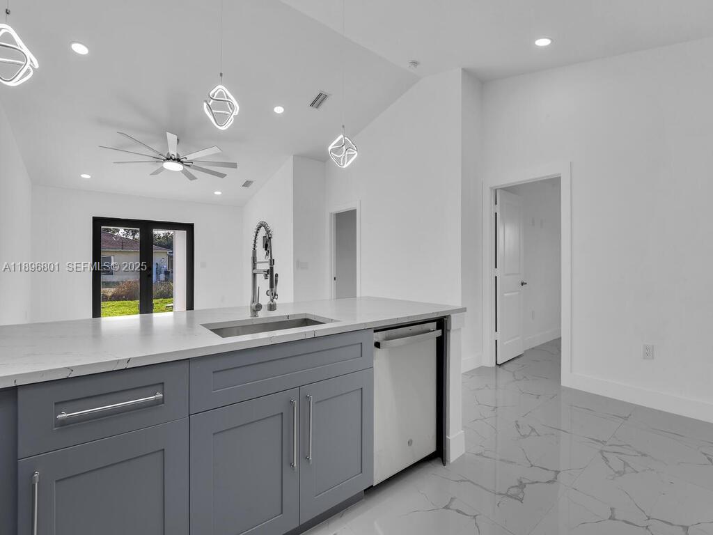 LEHIGH ESTATES - Residential Income