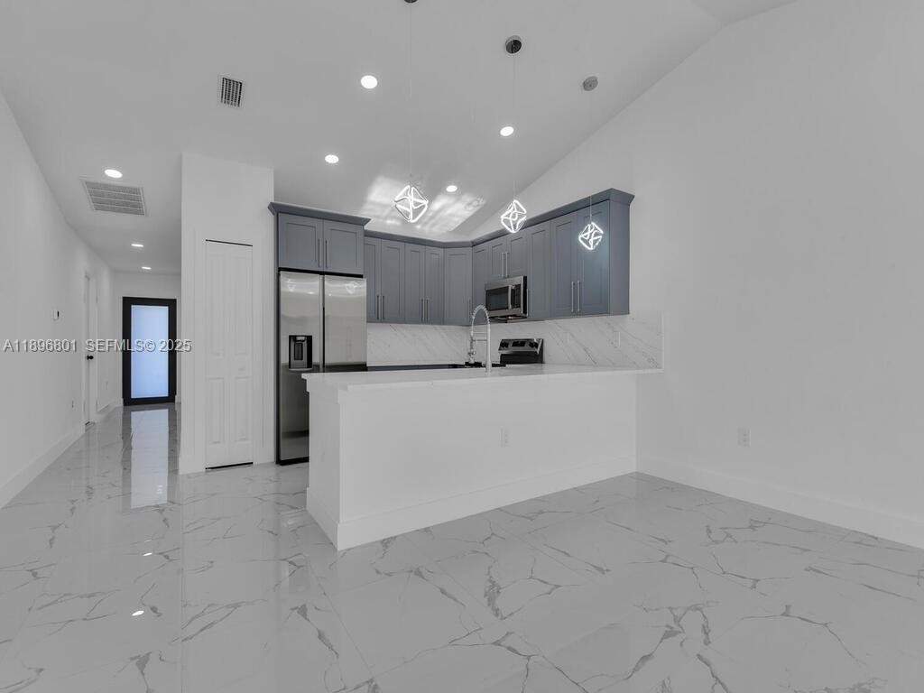 LEHIGH ESTATES - Residential Income