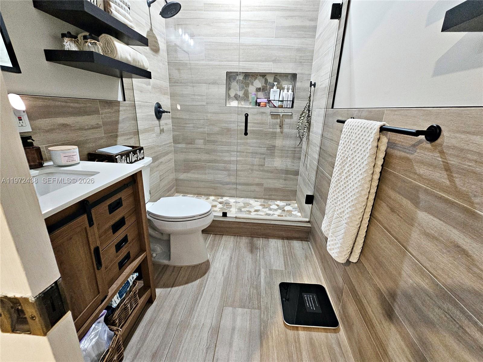 WATERSIDE VILLAS - Residential