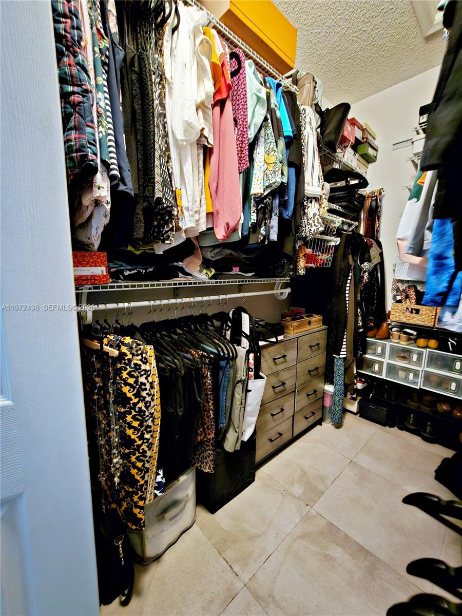 WATERSIDE VILLAS - Residential