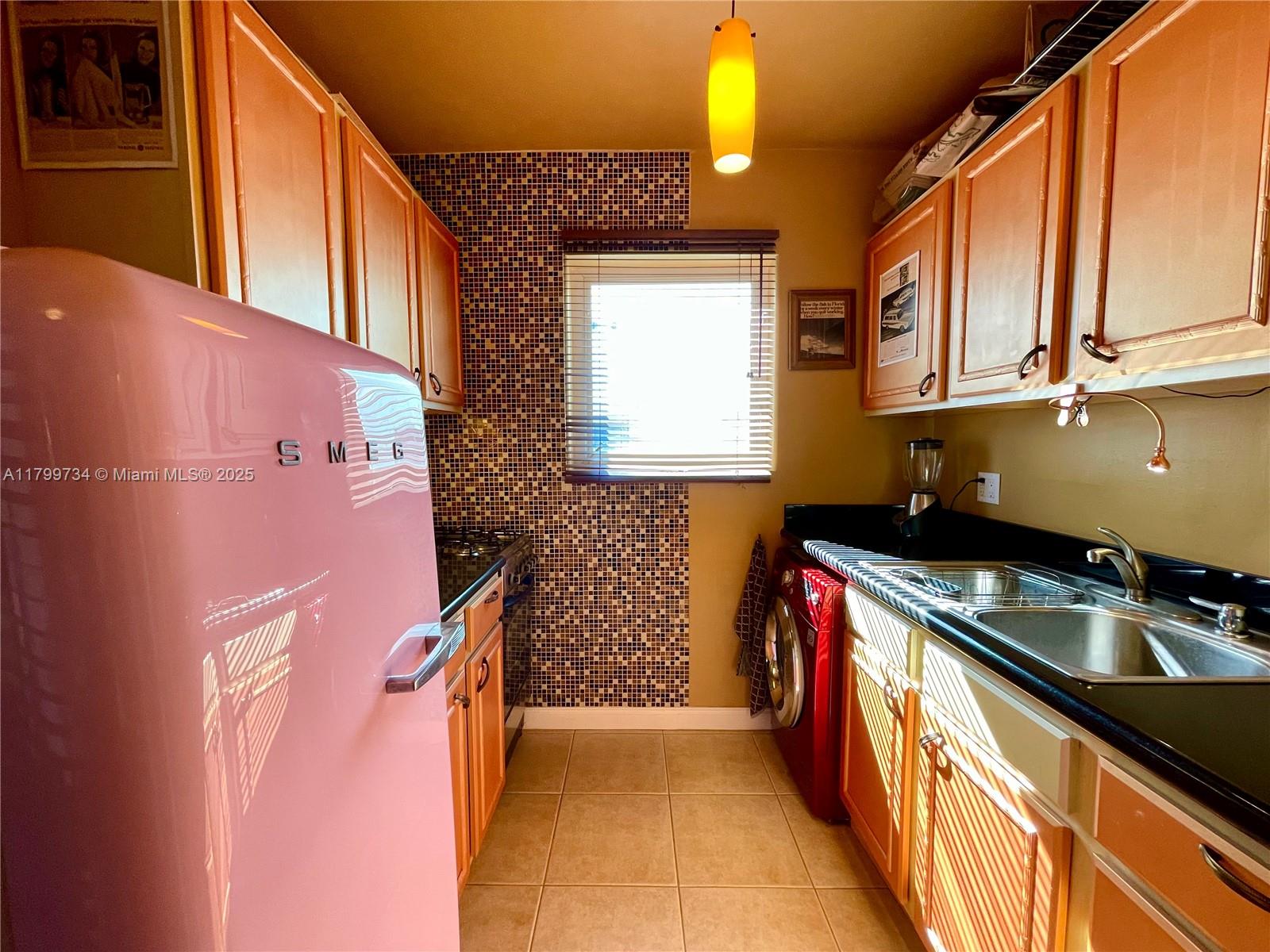 750 Jefferson Ave 10