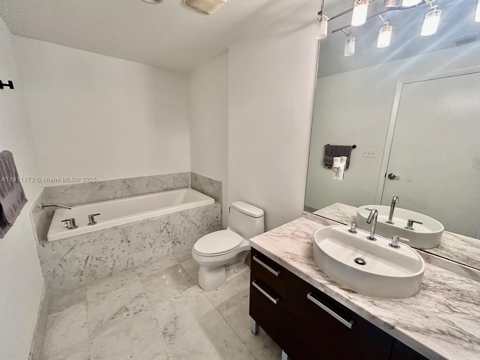 VIZCAYNE SOUTH CONDO - Residential